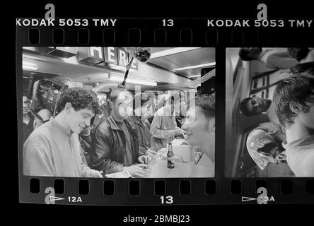 Signature du record oasis à la Virgin Megastore, Oxford Street, Londres avant la sortie de certainement peut-être. 29 août 1994 photographié par James Boardman. Banque D'Images