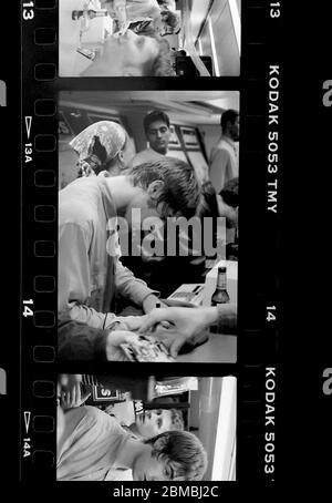 Signature du record oasis à la Virgin Megastore, Oxford Street, Londres avant la sortie de certainement peut-être. 29 août 1994 photographié par James Boardman. Banque D'Images