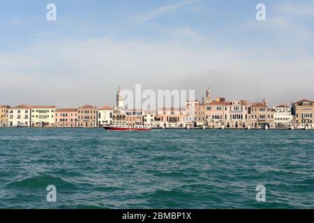 Vue sur Venise depuis le canal Giudecca Banque D'Images