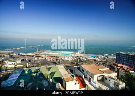vue sur la côte atlantique de l'océan avec piscines casablanca Banque D'Images