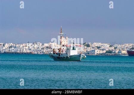 Vue sur la ville de Paros. Une île grecque dans la mer Egée la plus connue pour ses plages et ses villages traditionnels.Paros Island, les îles grecques, la Grèce, l'Europe Banque D'Images