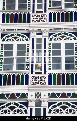 Galerias (balcons à façade vitrée) sur Marina Avenue, la Coruna City, Galice, Europe Banque D'Images