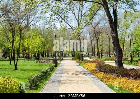 Kiev, Ukraine - 26 avril 2019:Parc Natalka au printemps sur un district Obolon à Kiev, Ukraine Banque D'Images