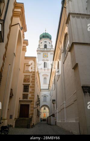 Dôme d'oignon de la cathédrale baroque Saint-Étienne (église catholique) à Passau, Allemagne Banque D'Images