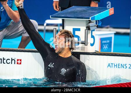 Ian Thorpe (AUS) remporte la médaille d'or de la finale libre de 200 mètres des hommes aux Jeux olympiques d'été de 2004 à Athènes. Banque D'Images