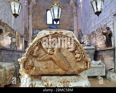 Intérieur de l'église Carmo et du couvent à Lisbonne au Portugal Banque D'Images