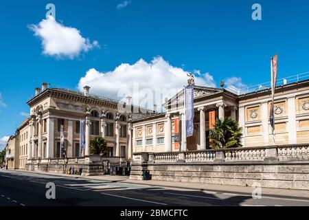 Ashmolean Museum extérieur d'Oxford par une journée ensoleillée sans circulation ni personnes. Coronavirus / Covid-19 2020 Banque D'Images