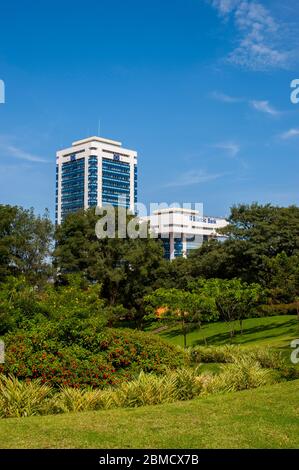 Vue depuis l'hôtel Serena des bâtiments modernes dans le centre de Kampala, la capitale de l'Ouganda. Banque D'Images