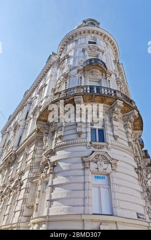 Coin arrondi du bâtiment dans le centre-ville de Wien Banque D'Images