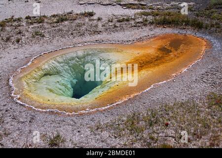 Un arc-en-ciel d'eau sur terre! Banque D'Images