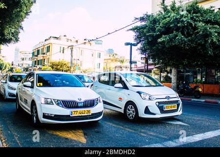 Tel Aviv Israël 07 septembre 2019 vue du taxi israélien traditionnel roulant dans les rues de tel Aviv dans l'après-midi Banque D'Images