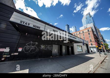 New York, N.Y/USA – 7 mai 2020 : la Nightclub Marquee salue les premiers intervenants dans la lutte contre la COVID-19. Crédit : Gordon Donovan/Alay Live News Banque D'Images