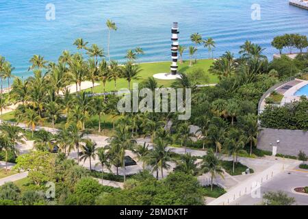Miami Beach, Floride, parc de pointe sud fermé le week-end en raison des règles du coronavirus bafouées par les visiteurs Banque D'Images