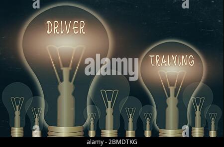 Rédaction conceptuelle de la main montrant la formation des conducteurs. Concept signification prépare un nouveau conducteur pour obtenir un conducteur s est un permis Banque D'Images