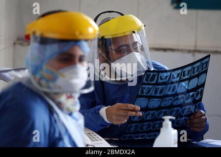 Pékin, Chine. 29 avril 2020. Les médecins travaillent à l'hôpital thoracique d'al-Abassia au Caire, en Égypte, le 29 avril 2020. Crédit: Ahmed Gomaa/Xinhua/Alamy Live News Banque D'Images