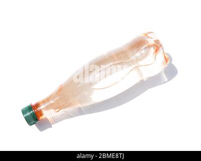 Bouteille d'eau sur fond blanc Banque D'Images