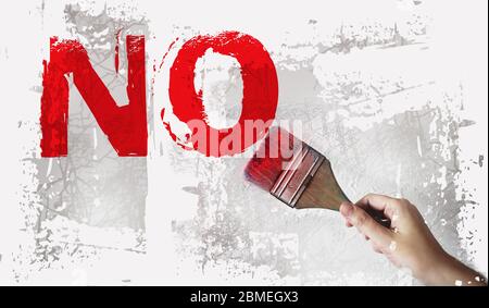 Aucun mot en rouge et aucun pinceau sur fond gris blanc. Refuce le concept de tolérance Banque D'Images