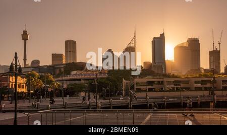 Coucher de soleil sur le centre-ville de Sydney. Banque D'Images