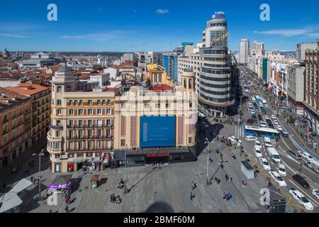 Vue en hauteur depuis le grand bâtiment donnant sur la Plaza del Callao et la Gran via, Madrid, Espagne, Europe Banque D'Images