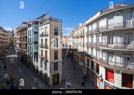 Vue sur l'architecture sur et autour de Calle Mayor et Calle Posas, Madrid, Espagne, Europe Banque D'Images