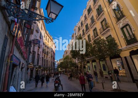 Vue sur l'architecture de la Calle Cava de San Miguel, Madrid, Espagne, Europe Banque D'Images