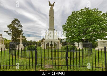 Greeneville, Tennessee, États-Unis -25 avril 2020 : parcelle de terrain de la famille Andrew Johnson dans le cimetière national qui porte son nom à Greenville, Tennessee. Banque D'Images