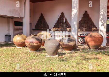 Vieux pots de nourriture en argile Banque D'Images