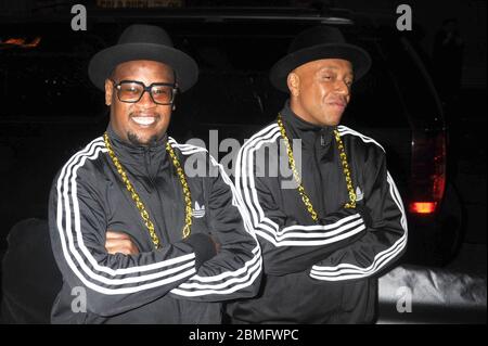 ***PHOTO DE FICHIER*** Music Executive, André Harrell, est décédé à 59. André Harrell et Russell Simmons à la 12e fête annuelle d'Halloween de Heidi Klum à pH-E, au centre-ville de Dream à New York. 31 octobre 2011. Crédit : mpi01/MediaPunch Banque D'Images