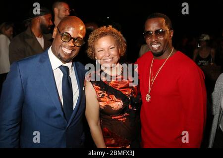 ***PHOTO DE FICHIER*** Music Executive, André Harrell, est décédé à 59. BEVERLY HILLS, CA - JUIN 21 : Andre Harrell, Debra Lee et Sean 'Diddy' Combs photographiés lors de la soirée d'après-fête pour la première de Los Angeles de 'CAn't Stop Willn't Stop' à la résidence Sean 'Diddy' Combs' à Beverly Hills, Californie, le 21 juin 2017. Crédit : Walik Goshorn/MediaPunch Banque D'Images