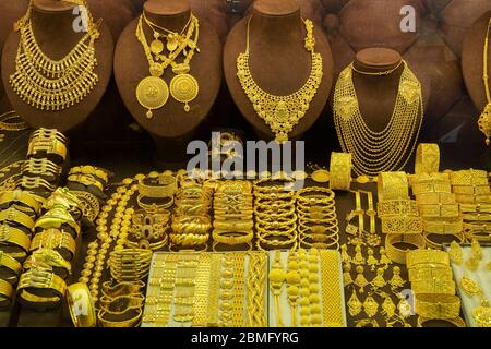 Bijoux d'or au bazar oriental à Istanbul, souvenirs, cadeaux, voyage Banque D'Images