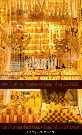 Istanbul, turc, 20.12.2019: Magasin d'accessoires d'or dans le Grand Bazar Banque D'Images