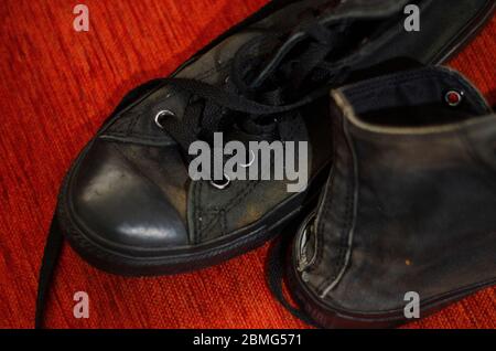 Chaussures noires élégantes en ragoût, chaussures noires anciennes élégantes Banque D'Images