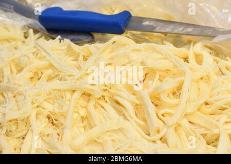 Fromage turc: beyaz peynir (fromage blanc de brebis, feta grec), kaşar peynir jaune (« kasher », kasseri grec), jeune, sucré ou âgé Banque D'Images