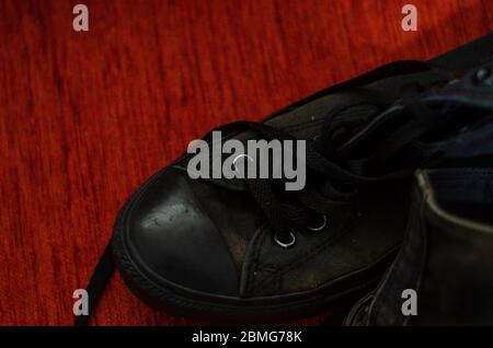 Chaussures noires élégantes en ragoût, chaussures noires anciennes élégantes Banque D'Images