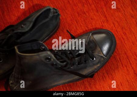 Chaussures noires élégantes en ragoût, chaussures noires anciennes élégantes Banque D'Images