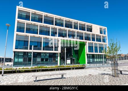 Nouveau bâtiment de l'école secondaire Boroughmuir, à côté du canal Union à Fountainbridge à Édimbourg, en Écosse, au Royaume-Uni Banque D'Images