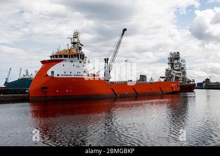 Navire de transport/de ravitaillement en mer norvégien, Norman Springer, amarré à Leith Docks, Banque D'Images