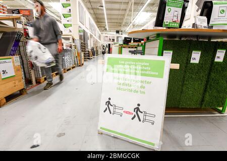 Tourville-la-Rivière (nord de la France) : épidémie de coronavirus, Covid-19. Réouverture du magasin de bricolage Leroy Merlin pendant le confinement, le 30 avril 2020 Banque D'Images