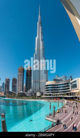 Dubaï, Émirats Arabes Unis - 25 janvier 2020 : vue de jour de Burj Khalifa et du centre commercial de Dubaï le 25 janvier 2020 à Dubaï, Émirats Arabes Unis