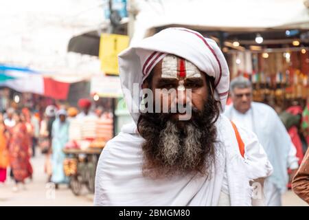 Portrait sur l'Indien Sadhu Baba (moine indien) dans les rues de Pushkar pendant la célèbre foire de Pushkar Banque D'Images