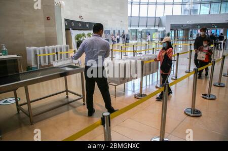 Séoul, Corée du Sud. 9 mai 2020. Les visiteurs entrent au Musée national de Corée, qui a été rouvert le 6 juin, maintenant la distance sociale. Credit: Won-Ki min/ZUMA Wire/Alay Live News Banque D'Images