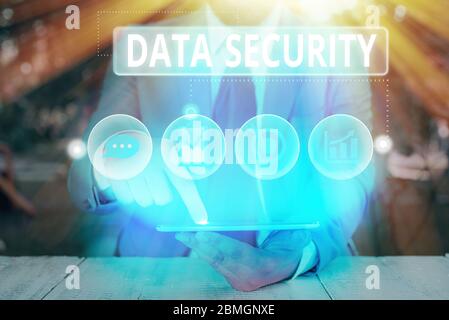 Main conceptuel écrit, indiquant la sécurité des données. Cryptage du disque dur la confidentialité concept signifiant blindage passe des sauvegardes Banque D'Images