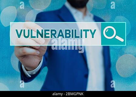 Vulnérabilité liée à l'écriture manuscrite. Photo conceptuelle État d'être exposé à la possibilité d'être attaqué Banque D'Images