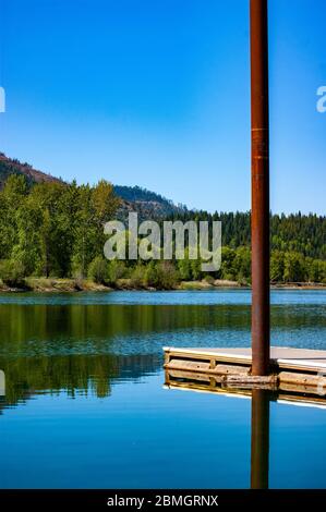 Jetée sur un lac Banque D'Images
