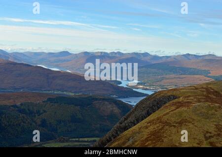 Vue sur le Loch Linnhe et le Loch Eil depuis le chemin touristique de Ben Nevis Banque D'Images