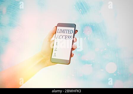 Écriture manuscrite conceptuelle montrant un accès limité. Concept signifiant avoir accès limité à un nombre de points relativement faible Banque D'Images