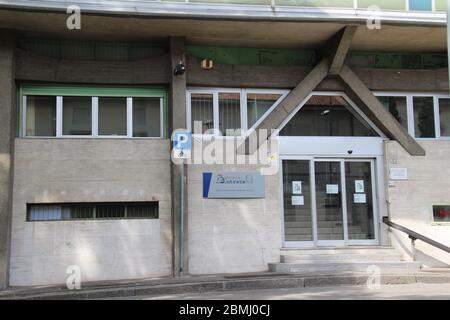 Busto Arsizio, Varese / Italie - 08 mai 2020 : entrée des bureaux de l'Agence des recettes. Banque D'Images