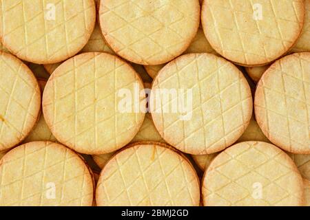 Disposition des biscuits au sirop hollandais (stropkoeken) une variante du célèbre gaufre au sirop de Gouda (stropwafels). Banque D'Images