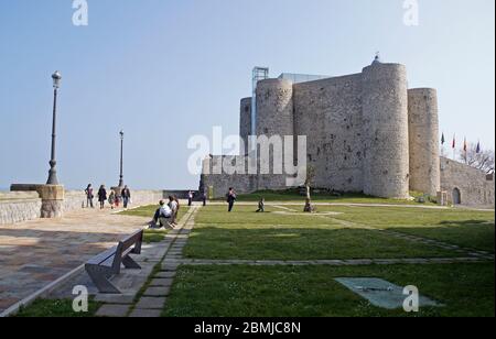 Castillo faro de Santa Ana. Castro Urdiales. Cantabrie. Espagne Banque D'Images