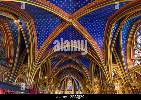 Intérieur de la Chapelle basse de Sainte-Chapelle à Paris, France Banque D'Images